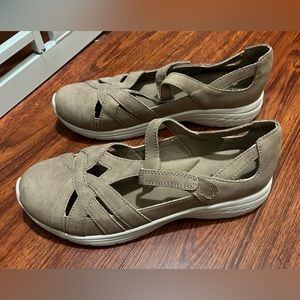 Baretrap Ashlee Tan shoes, never used, size 8M